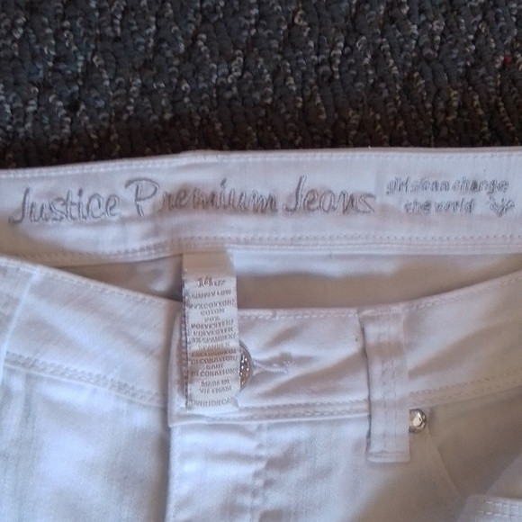 Women's size 30 NWOT Justice premium white jeans - Picture 3 of 5